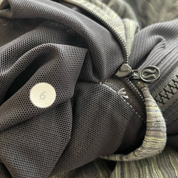 Lululemon Green Black Define Jacket Cyber Stripe Gator Thumb Hole Women’s Size 6 - Picture 5 of 6